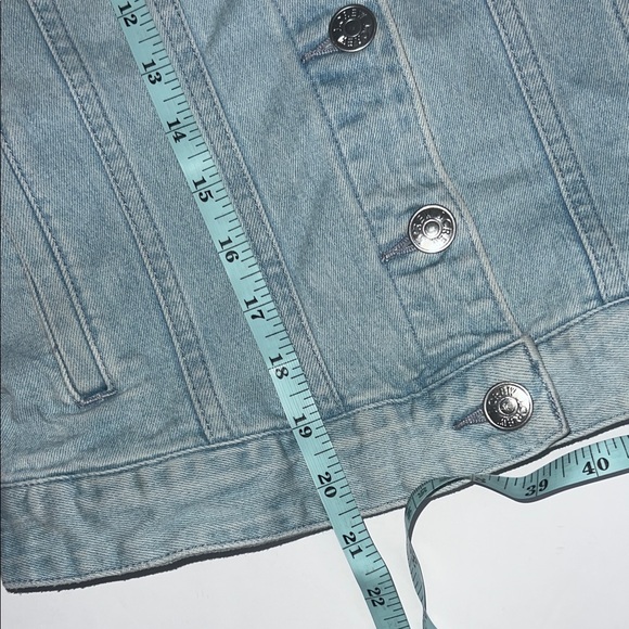 Preowned Women’s J Crew Indigo Light Blue Jean Jacket - Picture 8 of 9